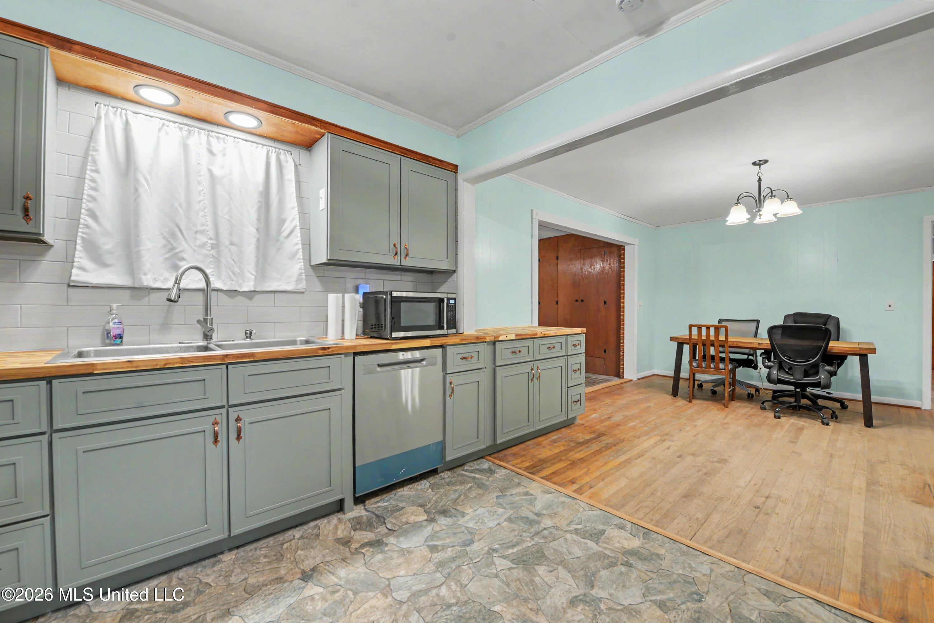 2147 Hwy 613 Property Photo 8