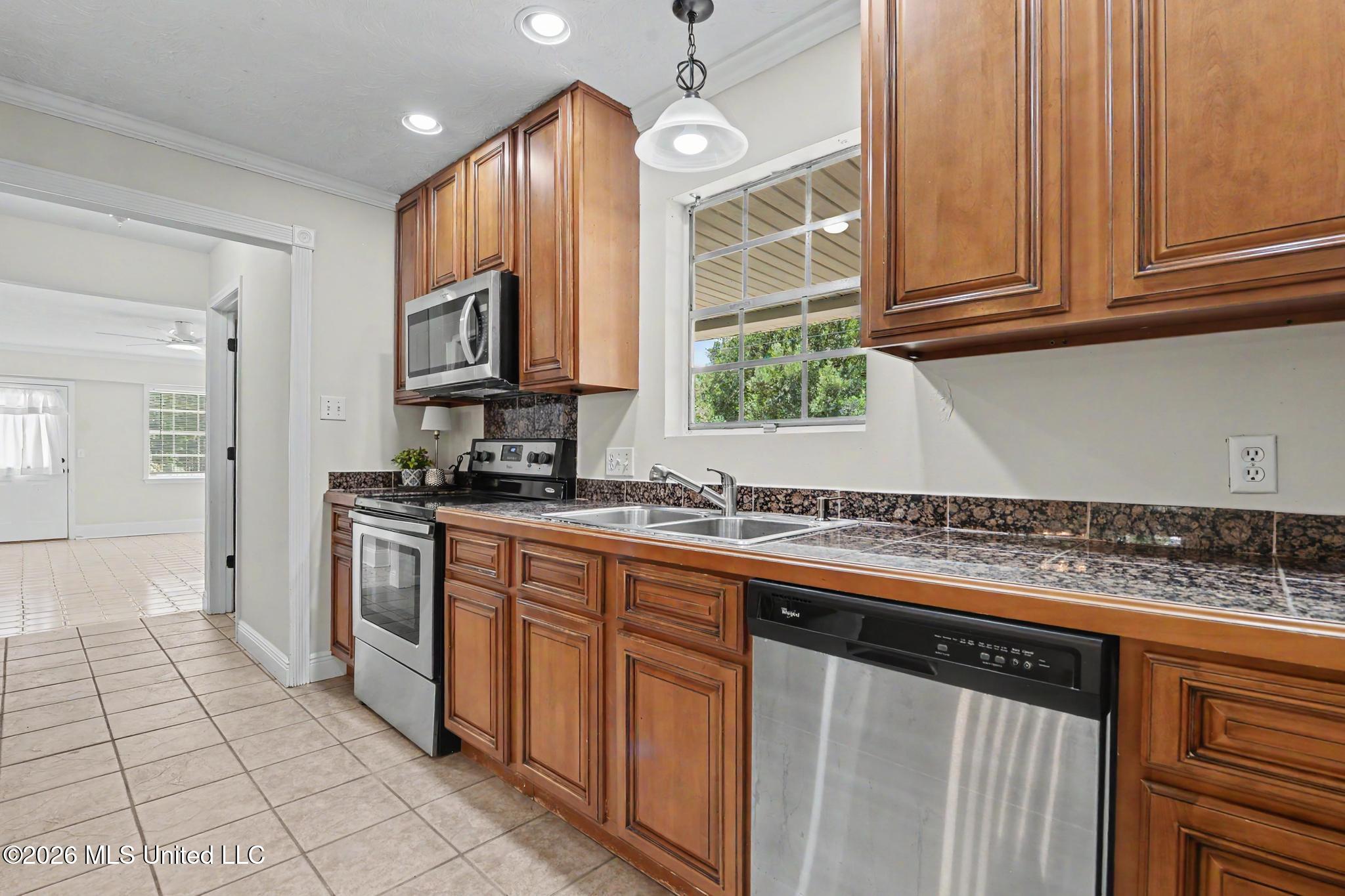 31 Chantilly Terrace Property Photo 10