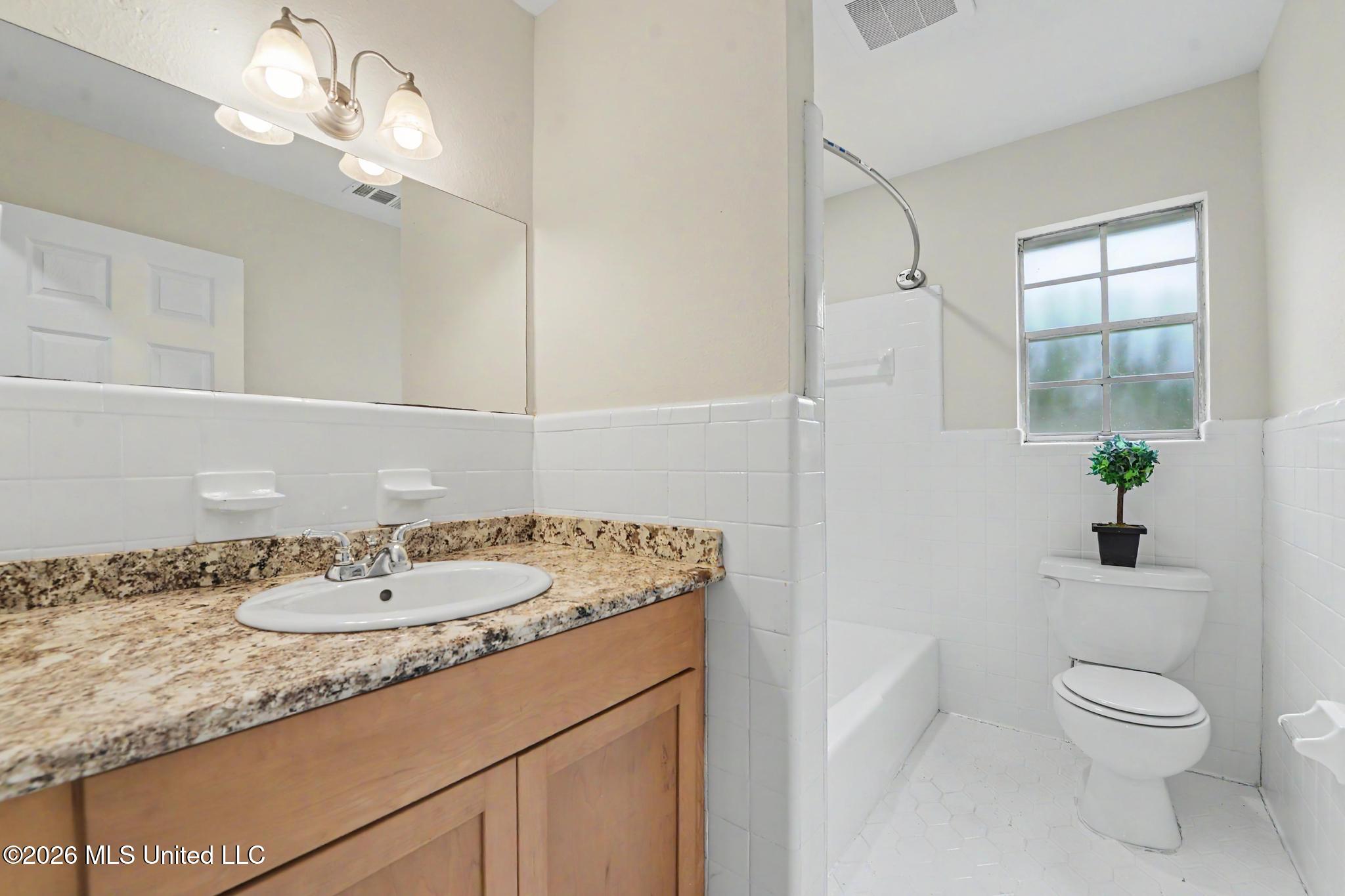 31 Chantilly Terrace Property Photo 16