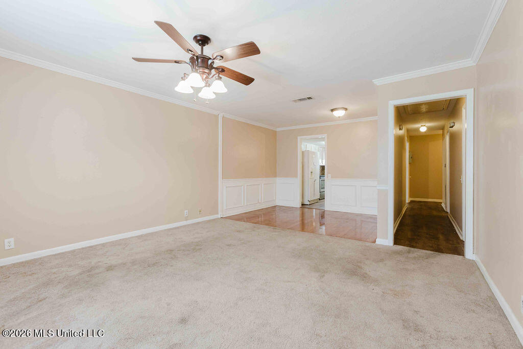 333 Lakebend Drive Property Photo 3