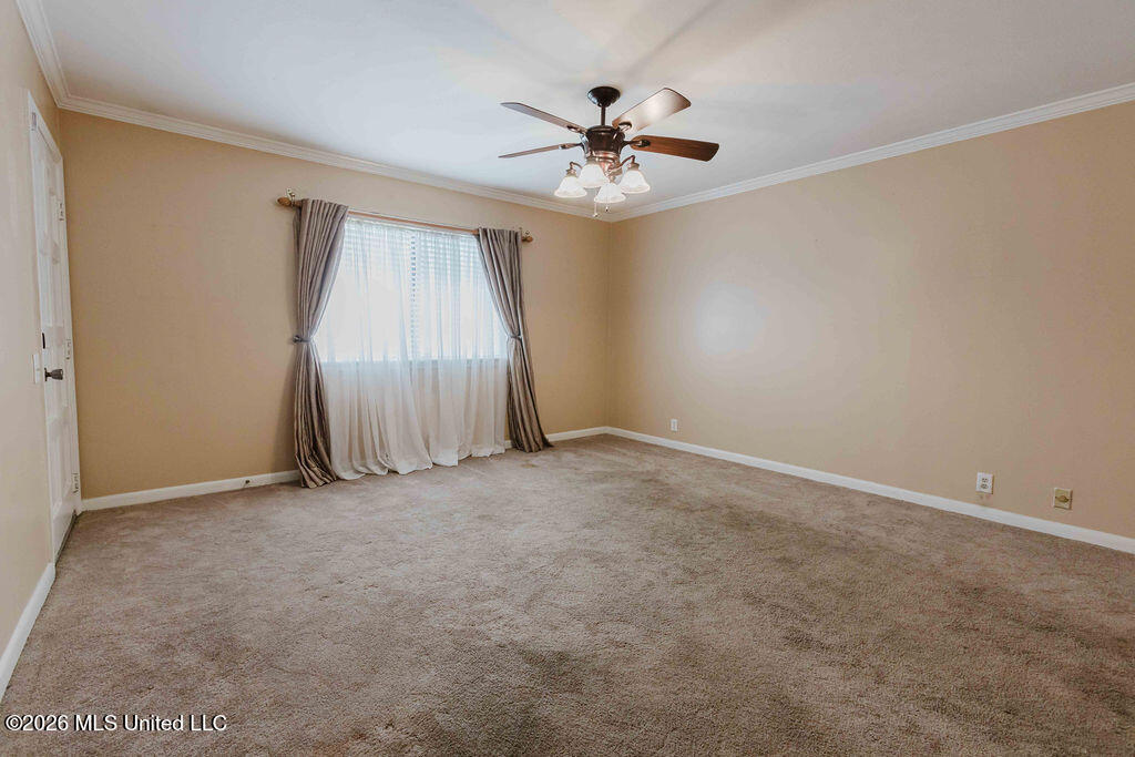 333 Lakebend Drive Property Photo 4
