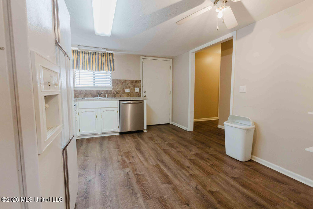 333 Lakebend Drive Property Photo 6