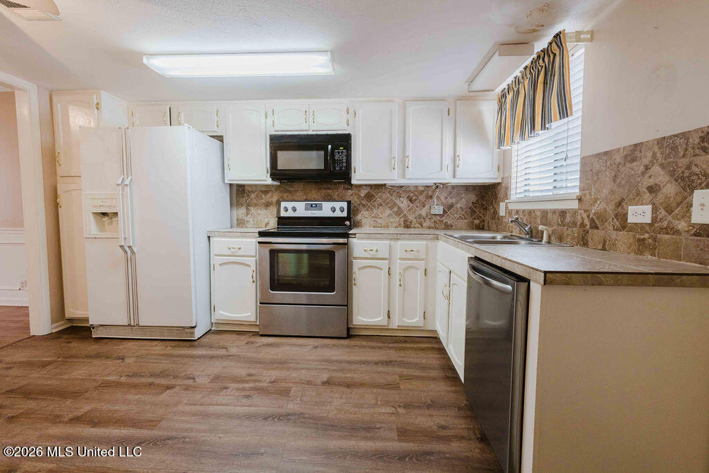 333 Lakebend Drive Property Photo 7