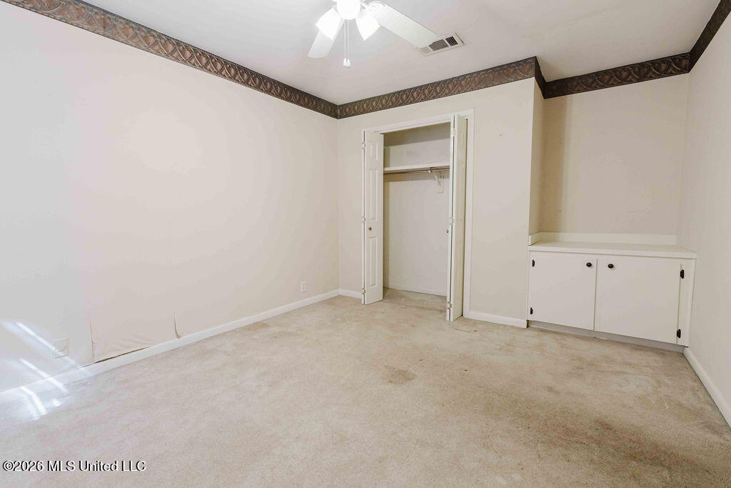 333 Lakebend Drive Property Photo 14
