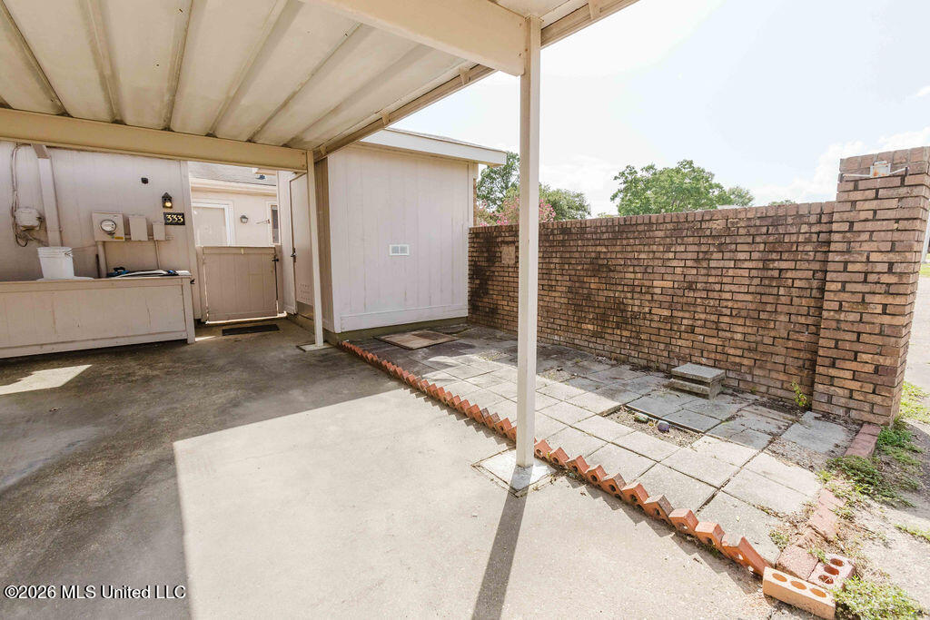 333 Lakebend Drive Property Photo 20