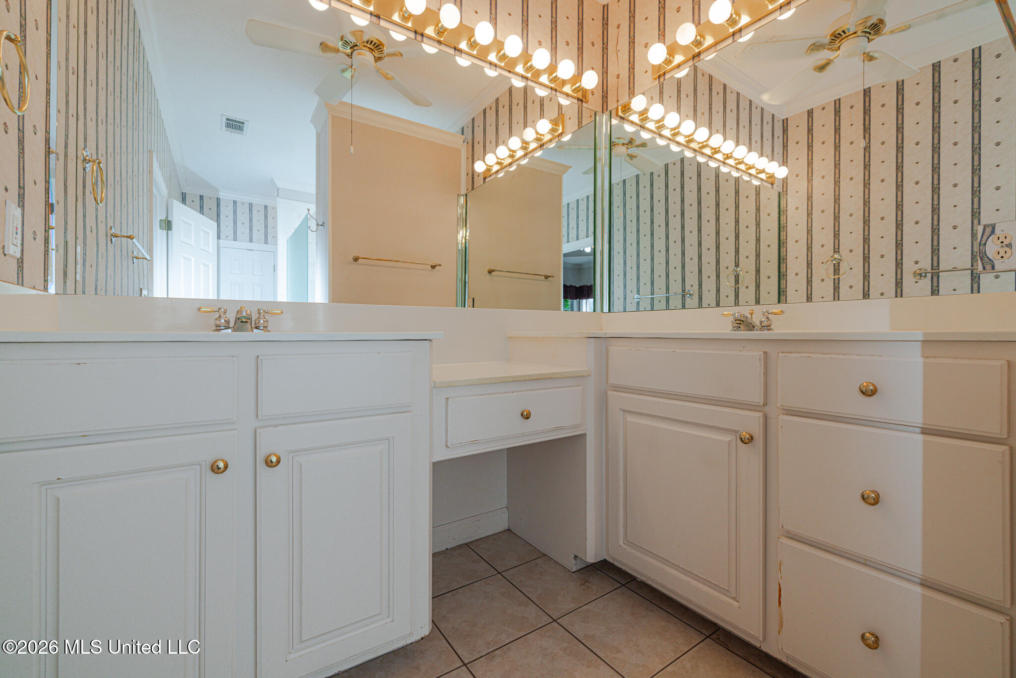 160 Apple Blossom Drive Property Photo 32