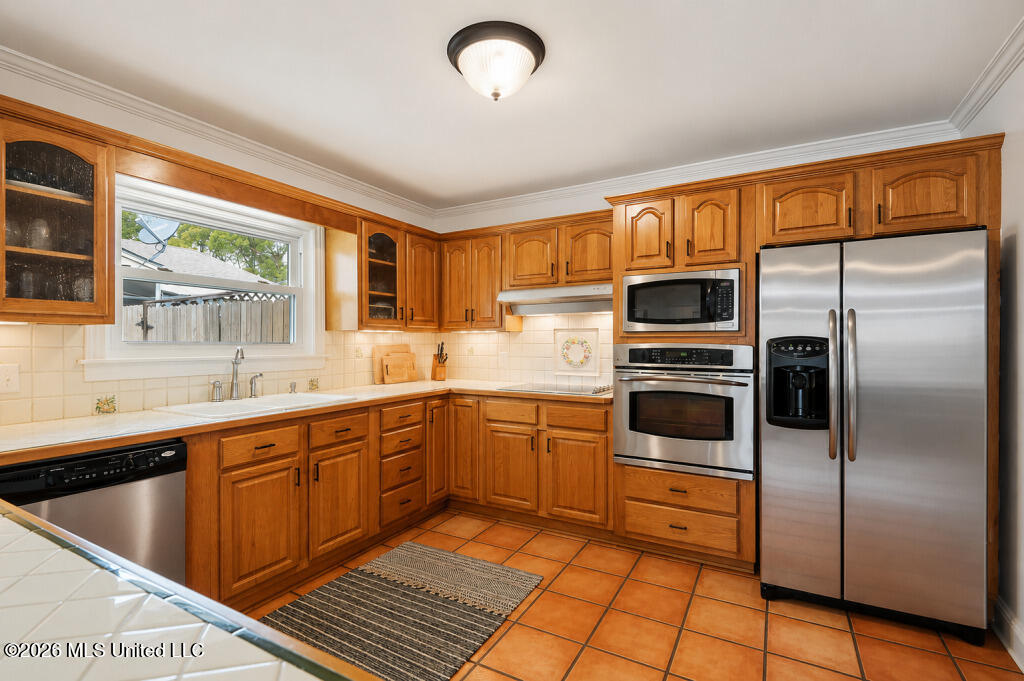 710 Mills Avenue Property Photo 3