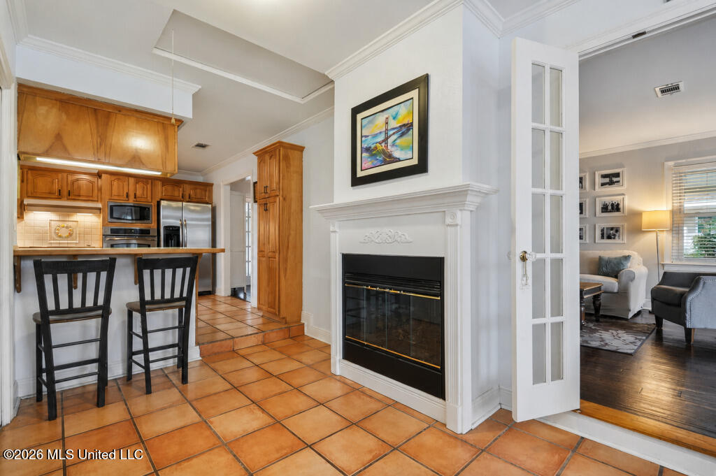 710 Mills Avenue Property Photo 7