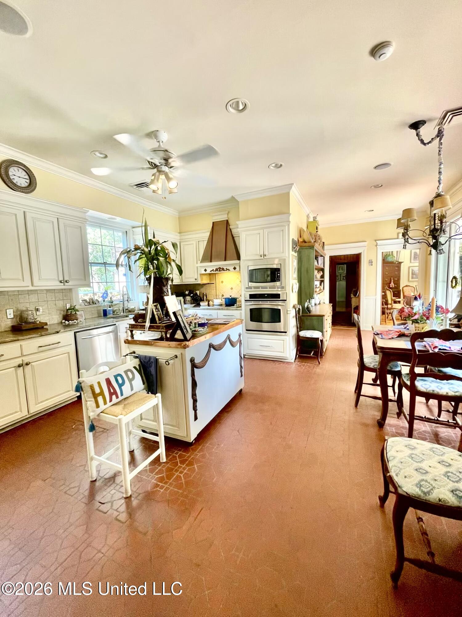 1858 E Lincoln Road Property Photo 3