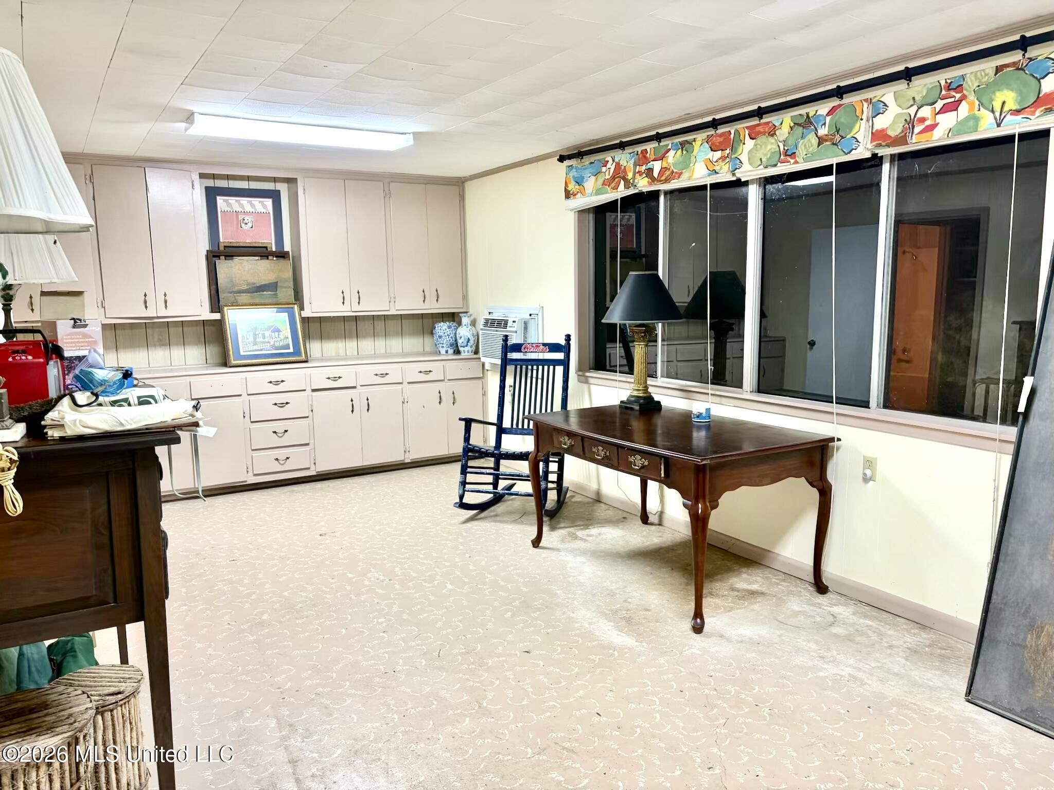 1858 E Lincoln Road Property Photo 12