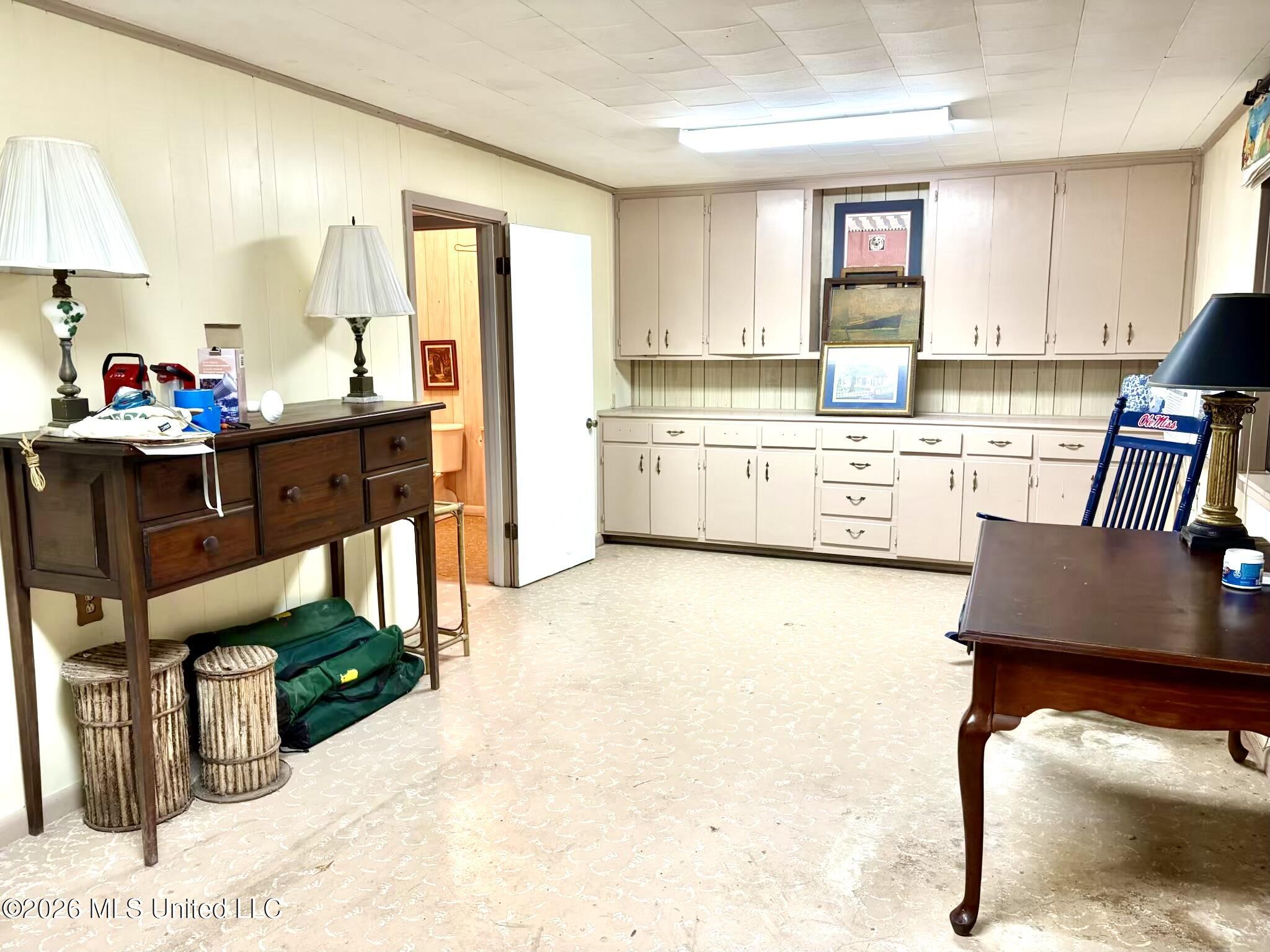 1858 E Lincoln Road Property Photo 14