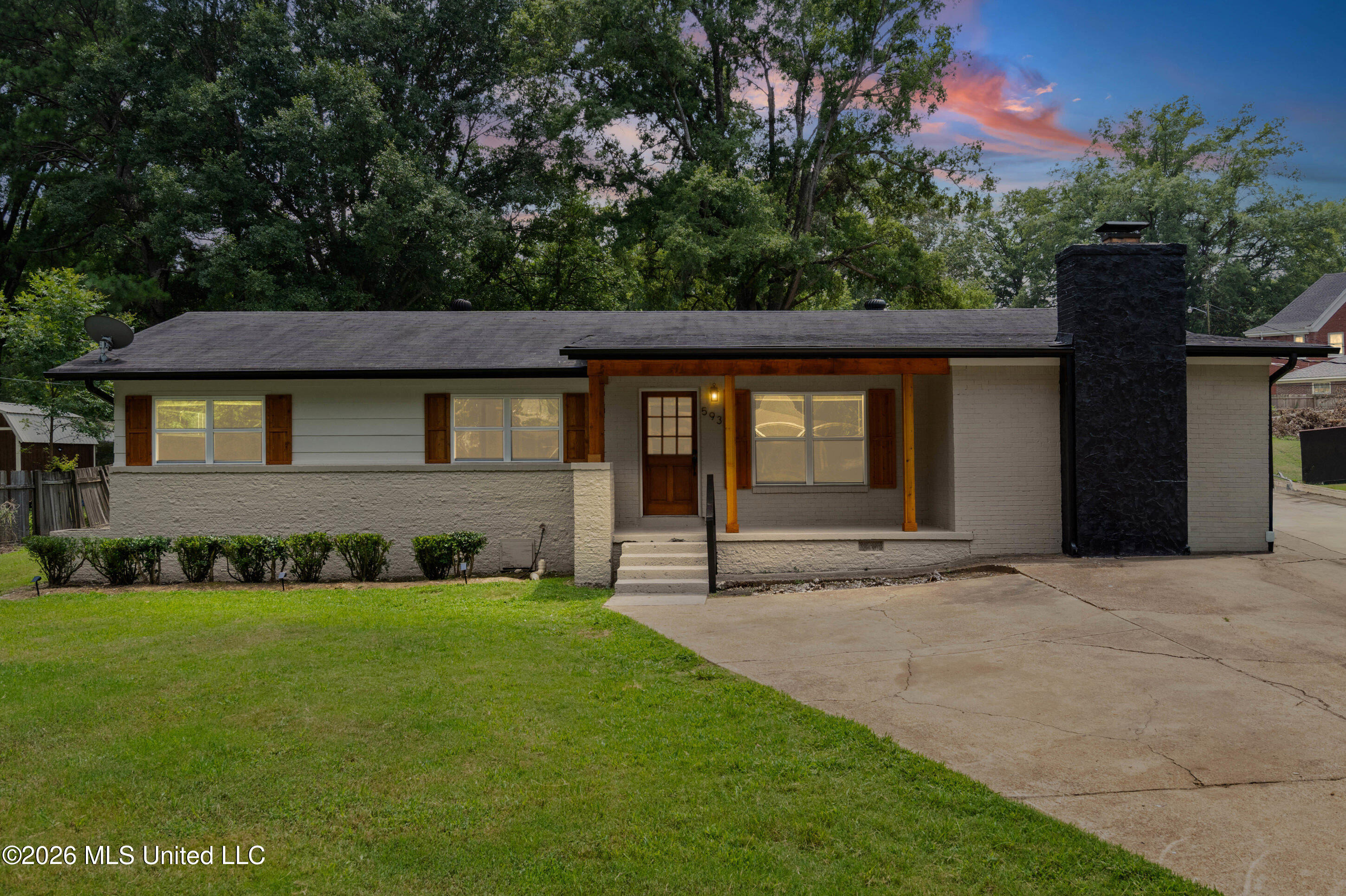593 Autumn Street Property Photo 2