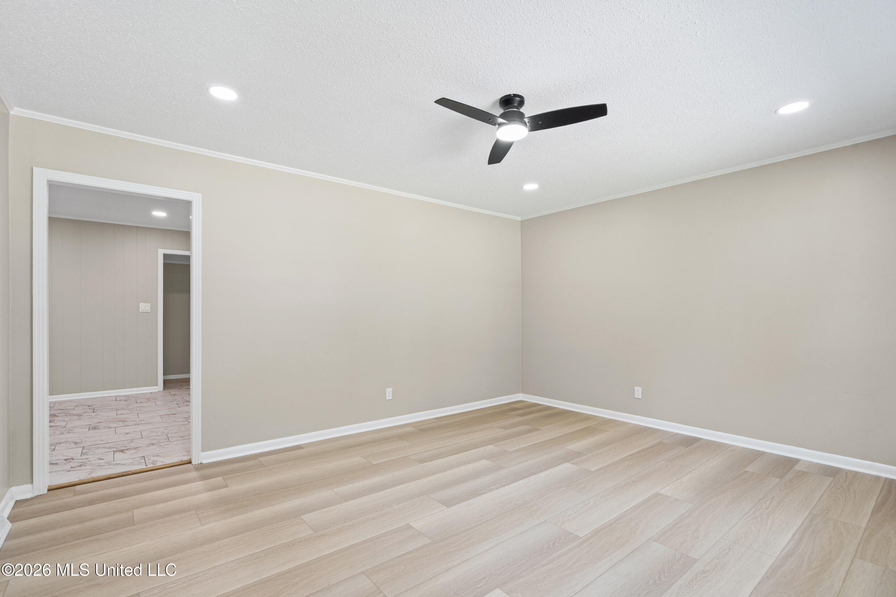593 Autumn Street Property Photo 4