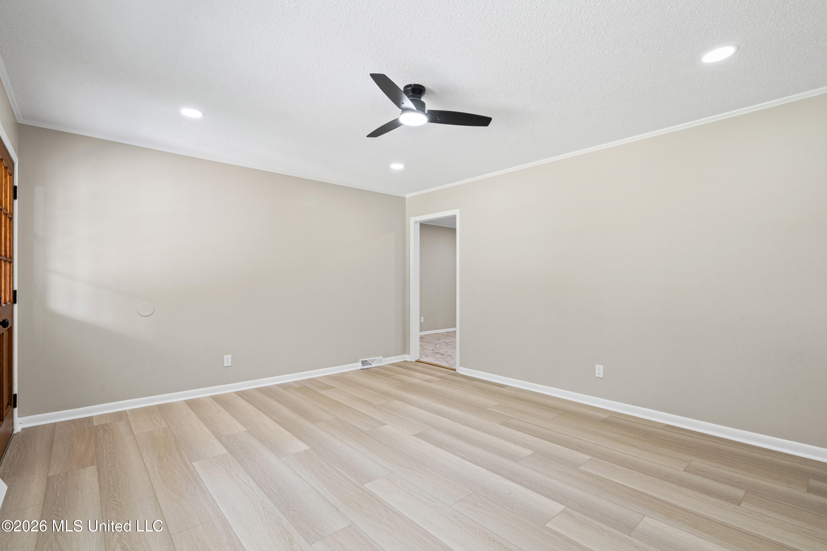 593 Autumn Street Property Photo 6