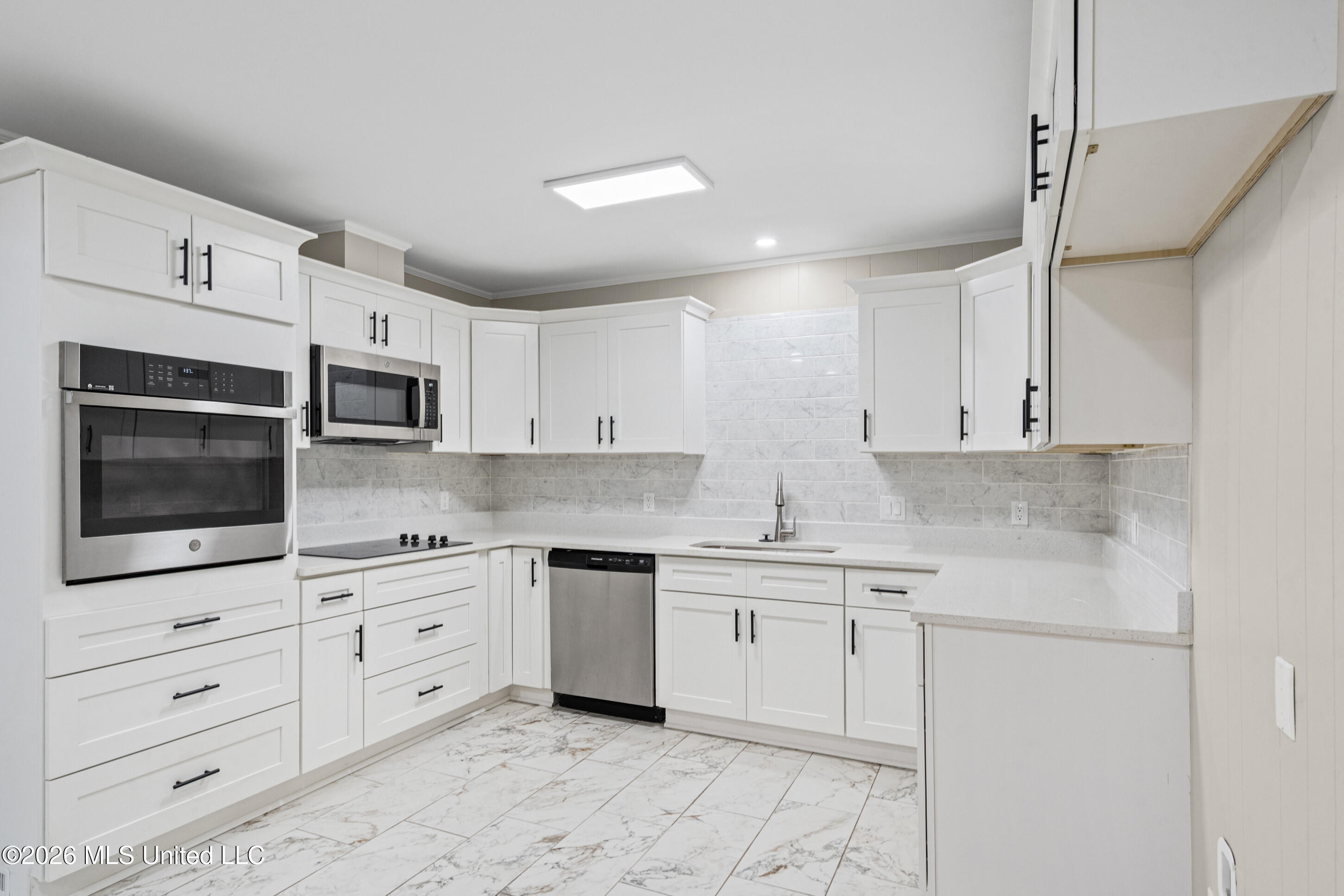 593 Autumn Street Property Photo 7