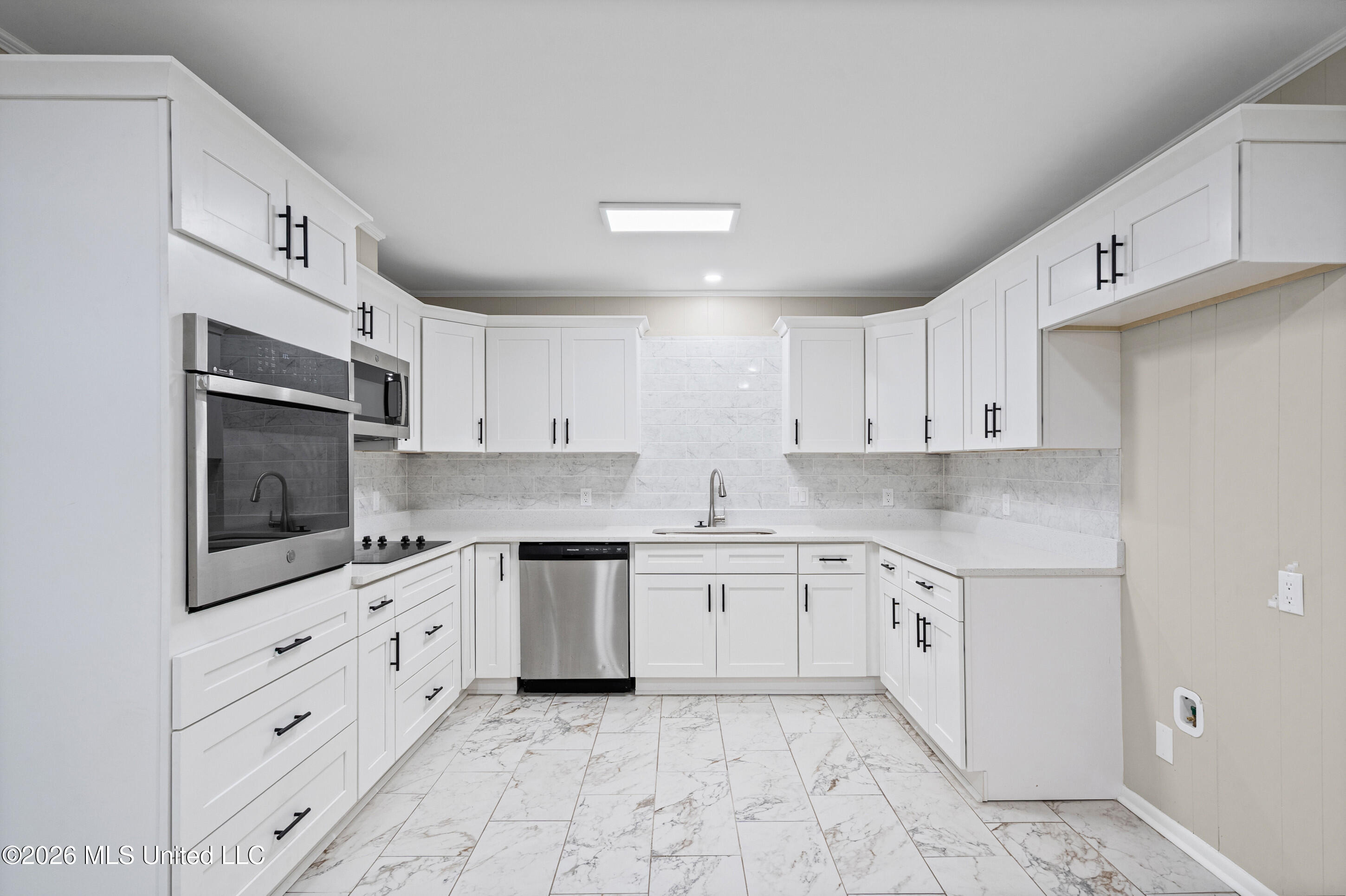 593 Autumn Street Property Photo 8