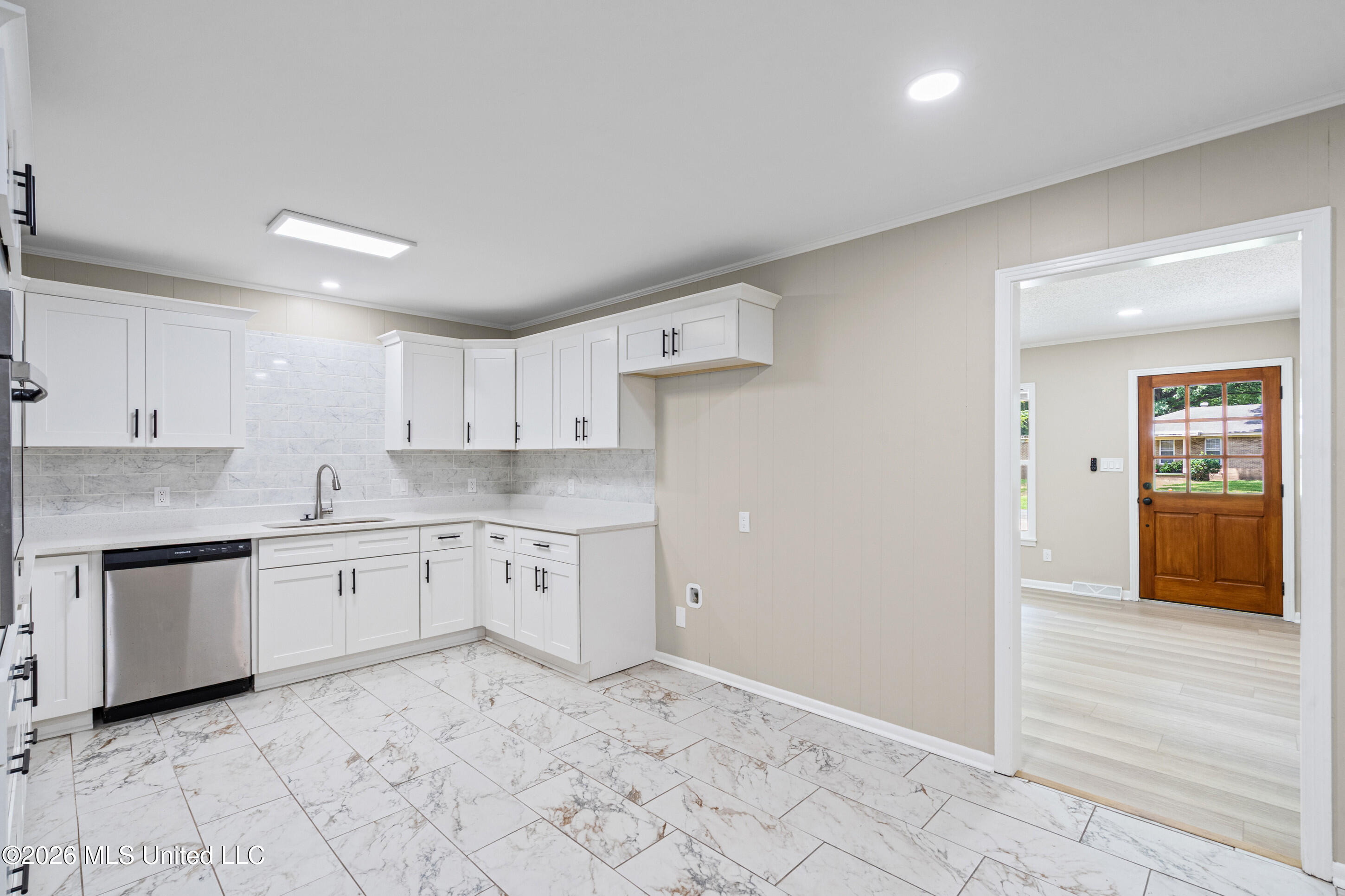 593 Autumn Street Property Photo 9