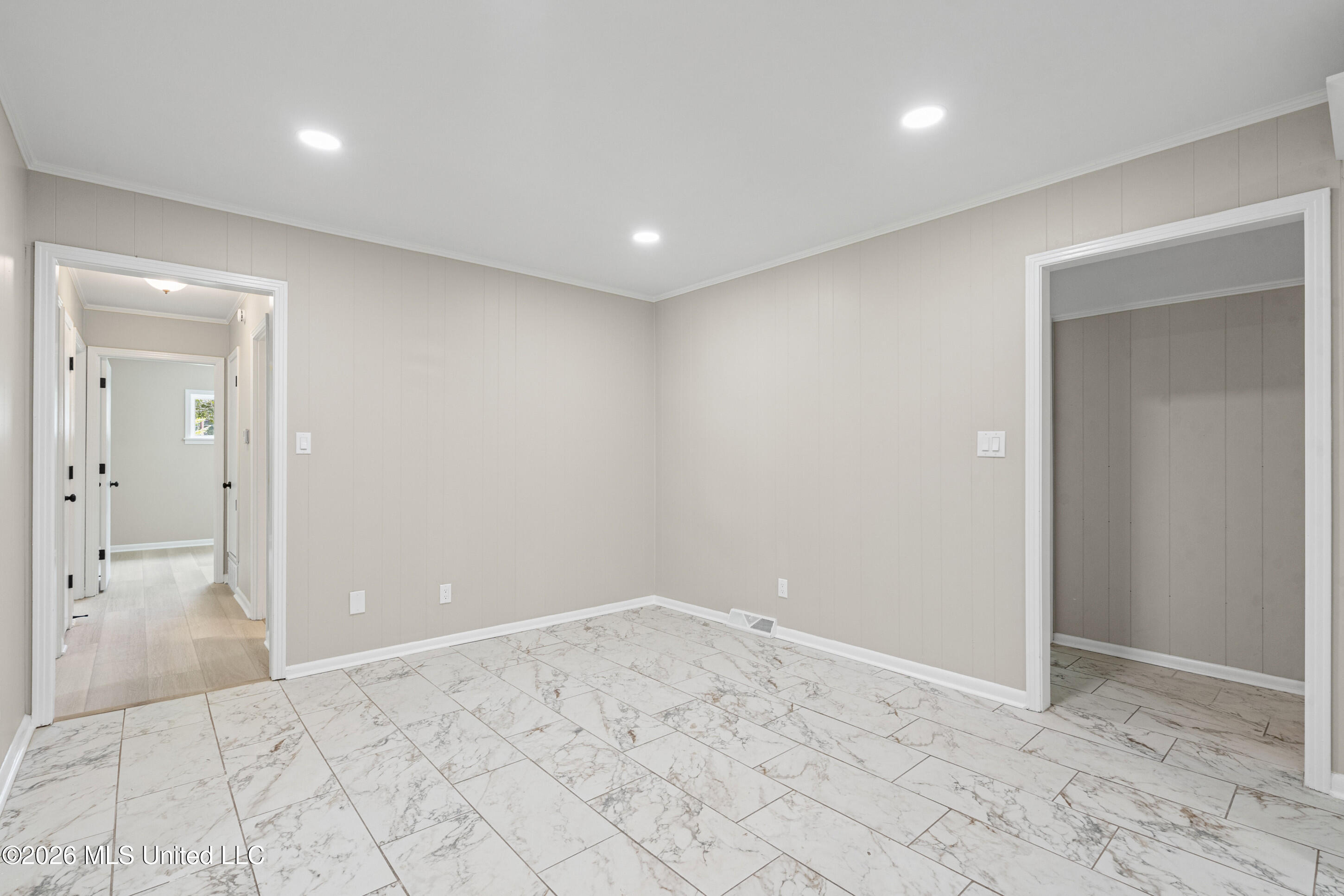 593 Autumn Street Property Photo 10