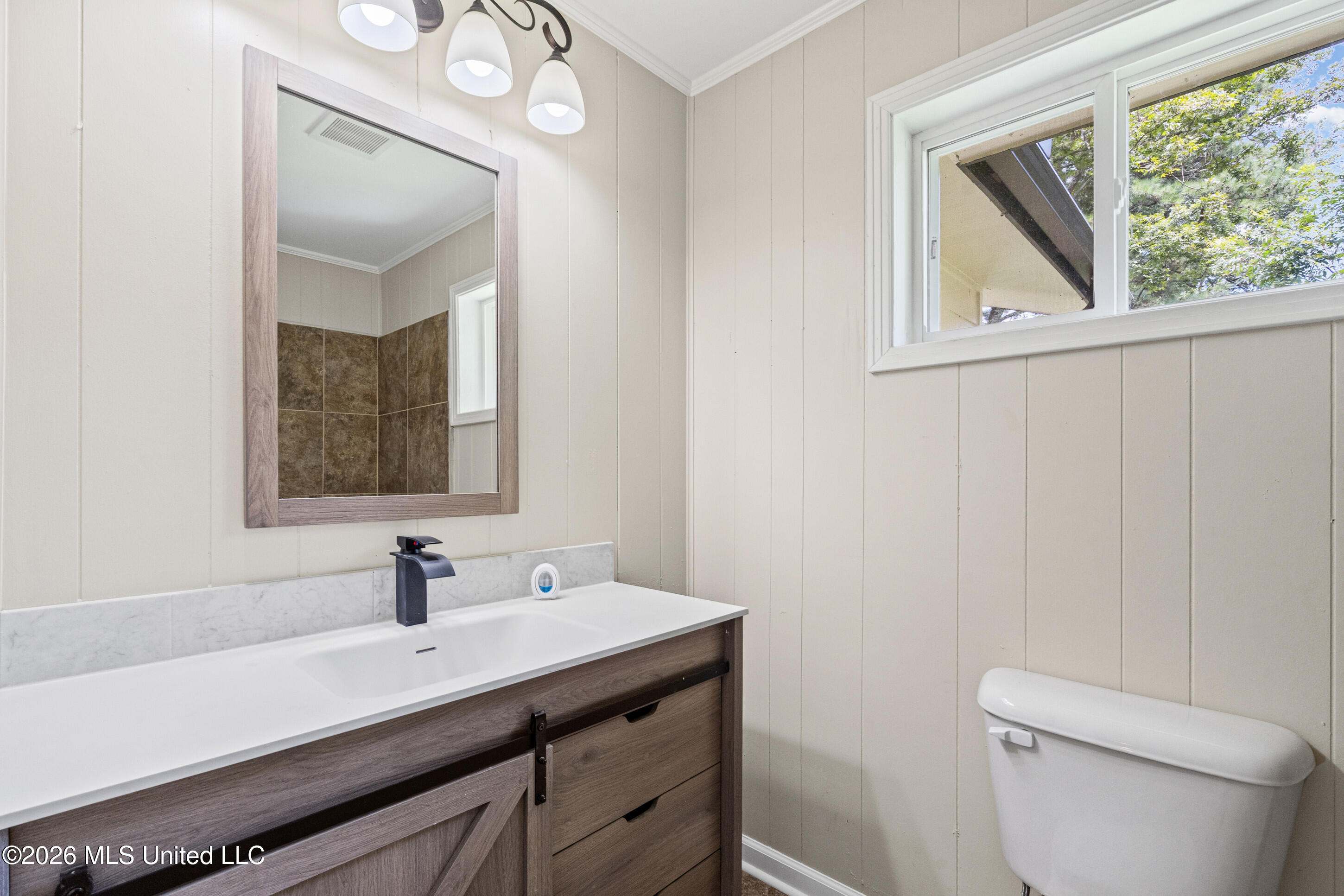 593 Autumn Street Property Photo 13