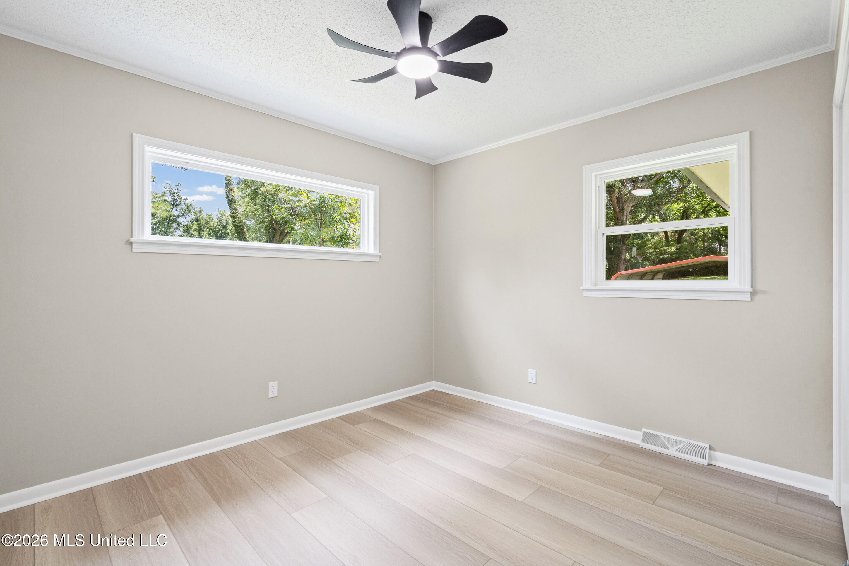 593 Autumn Street Property Photo 16