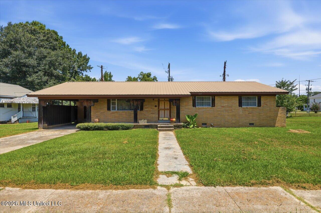 107 W Bell Avenue Property Photo 1