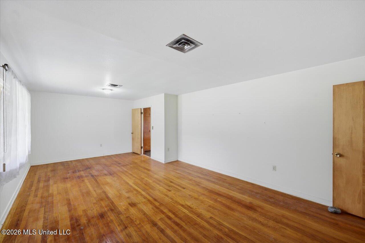 107 W Bell Avenue Property Photo 4