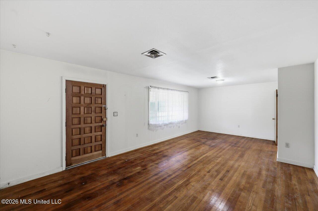 107 W Bell Avenue Property Photo 5
