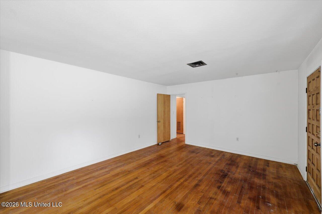 107 W Bell Avenue Property Photo 7