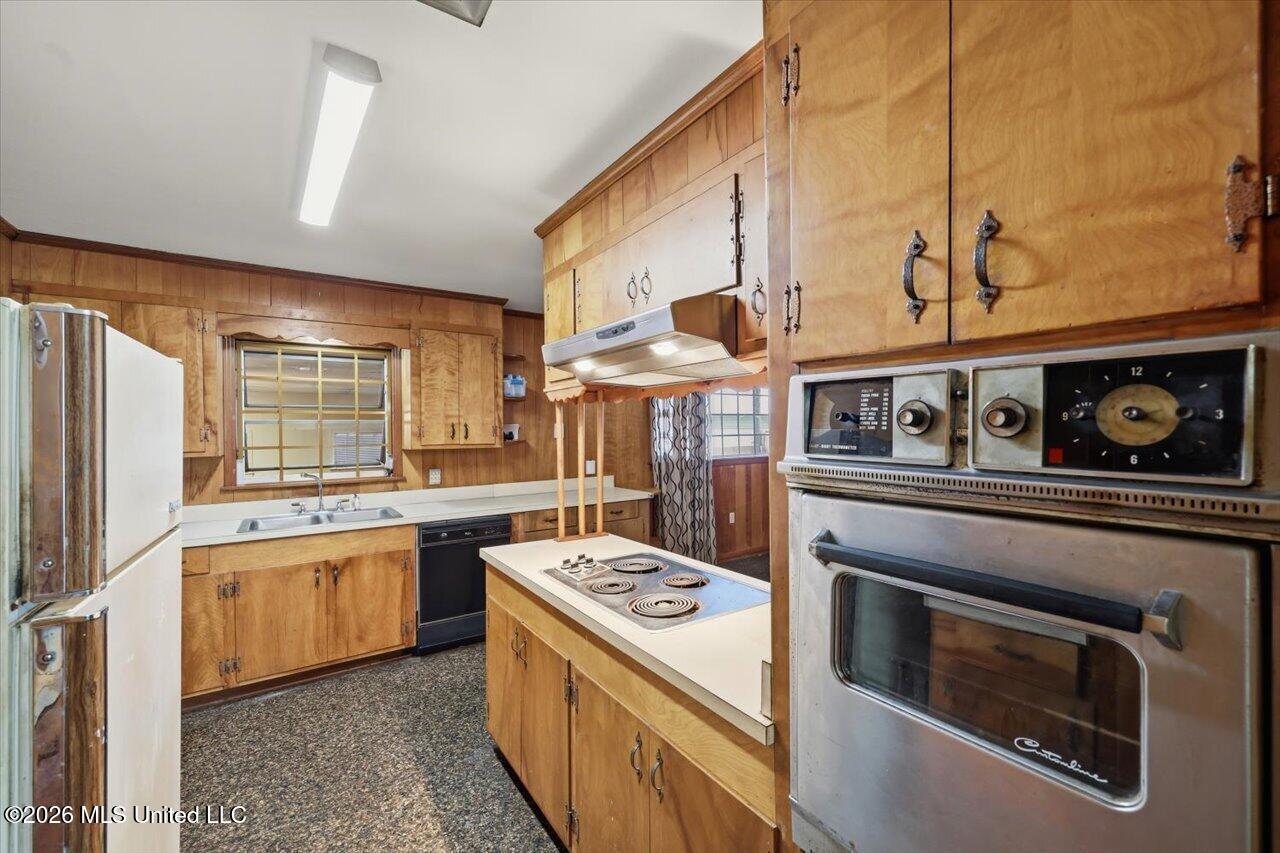107 W Bell Avenue Property Photo 8