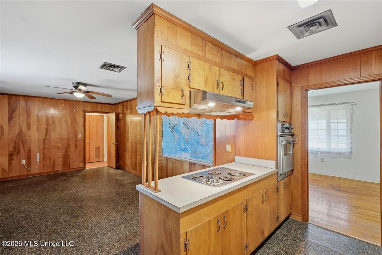 107 W Bell Avenue Property Photo 10