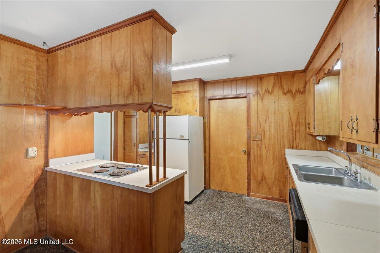 107 W Bell Avenue Property Photo 11