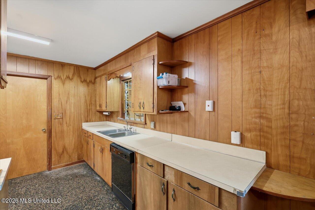 107 W Bell Avenue Property Photo 12