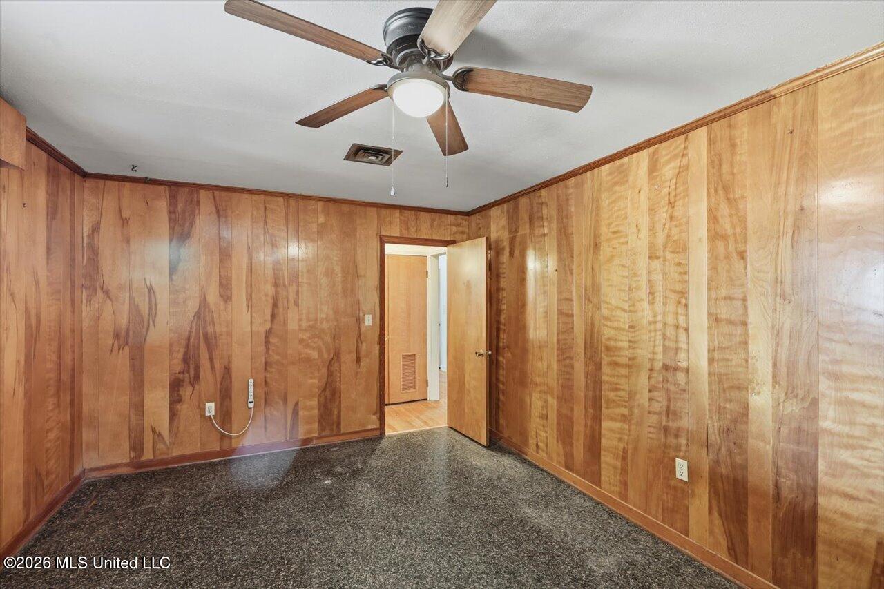 107 W Bell Avenue Property Photo 13