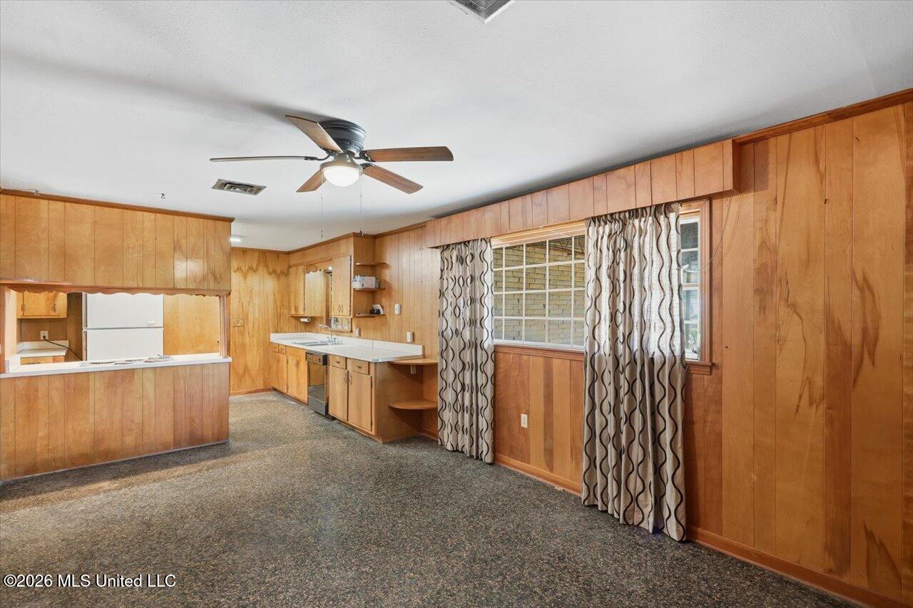 107 W Bell Avenue Property Photo 14