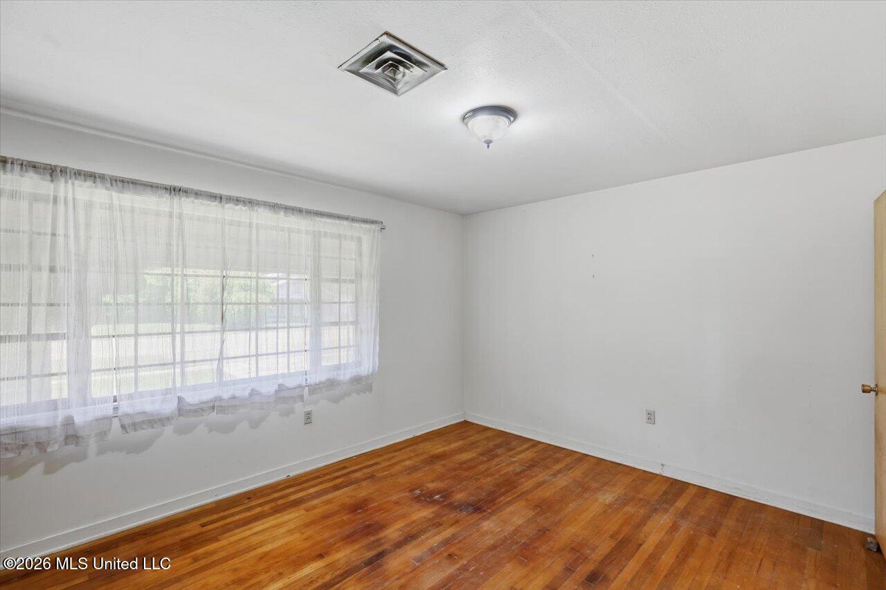 107 W Bell Avenue Property Photo 15