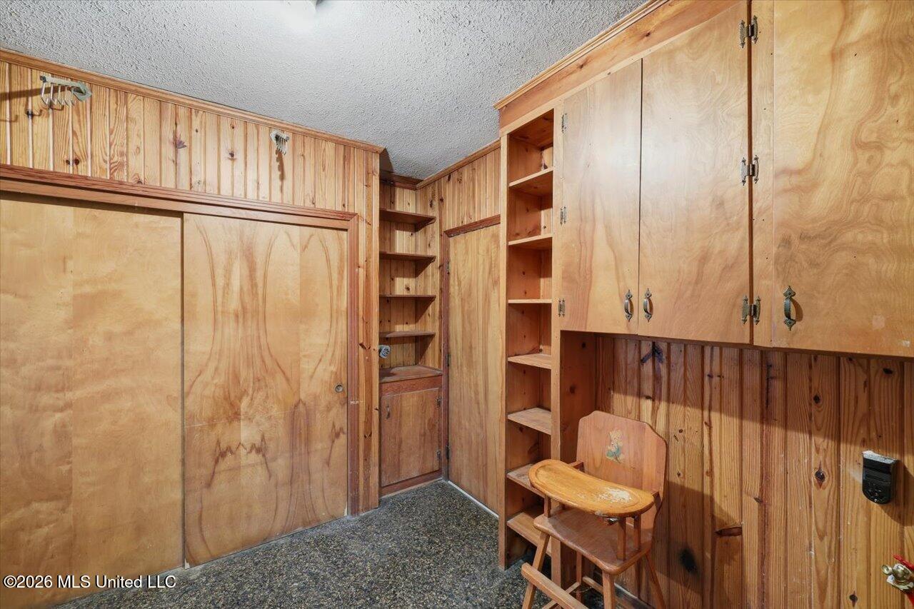 107 W Bell Avenue Property Photo 17