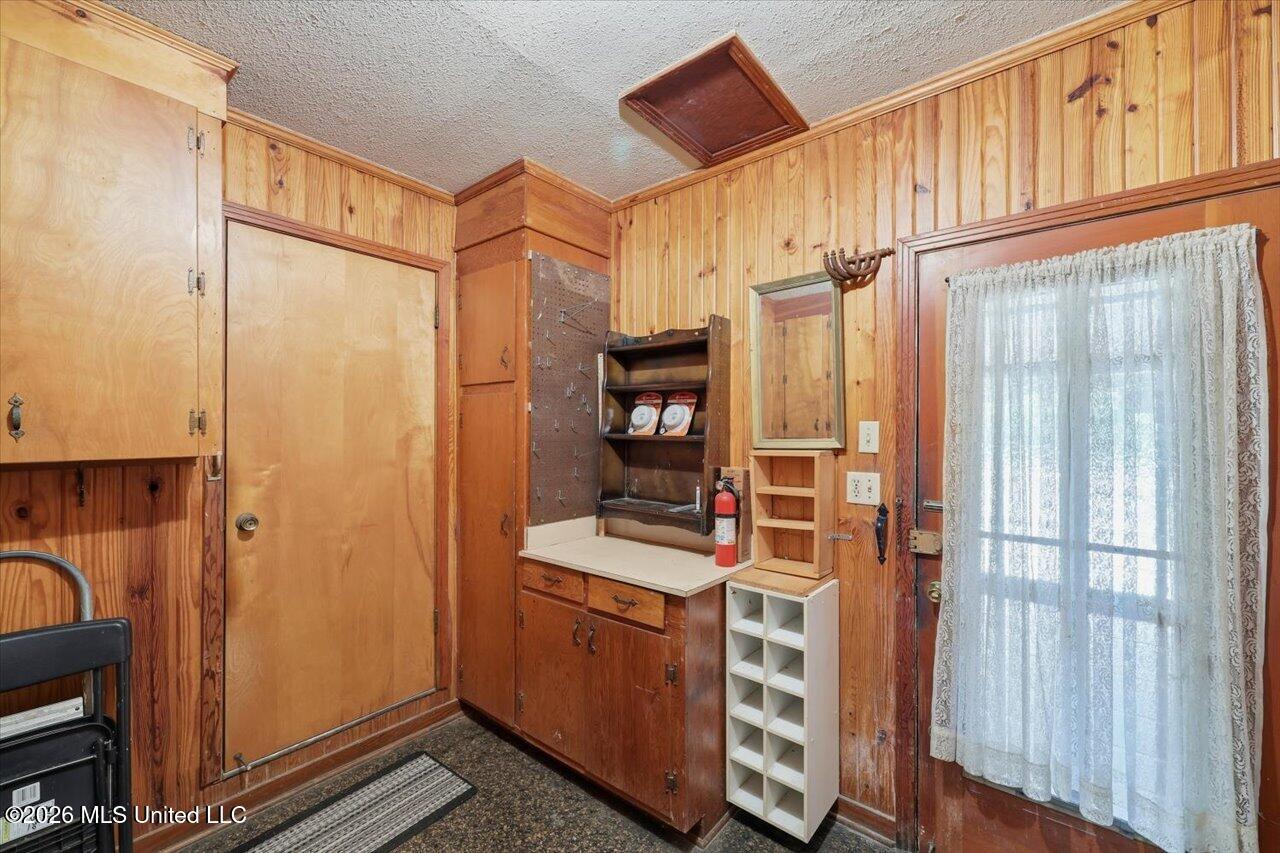 107 W Bell Avenue Property Photo 18
