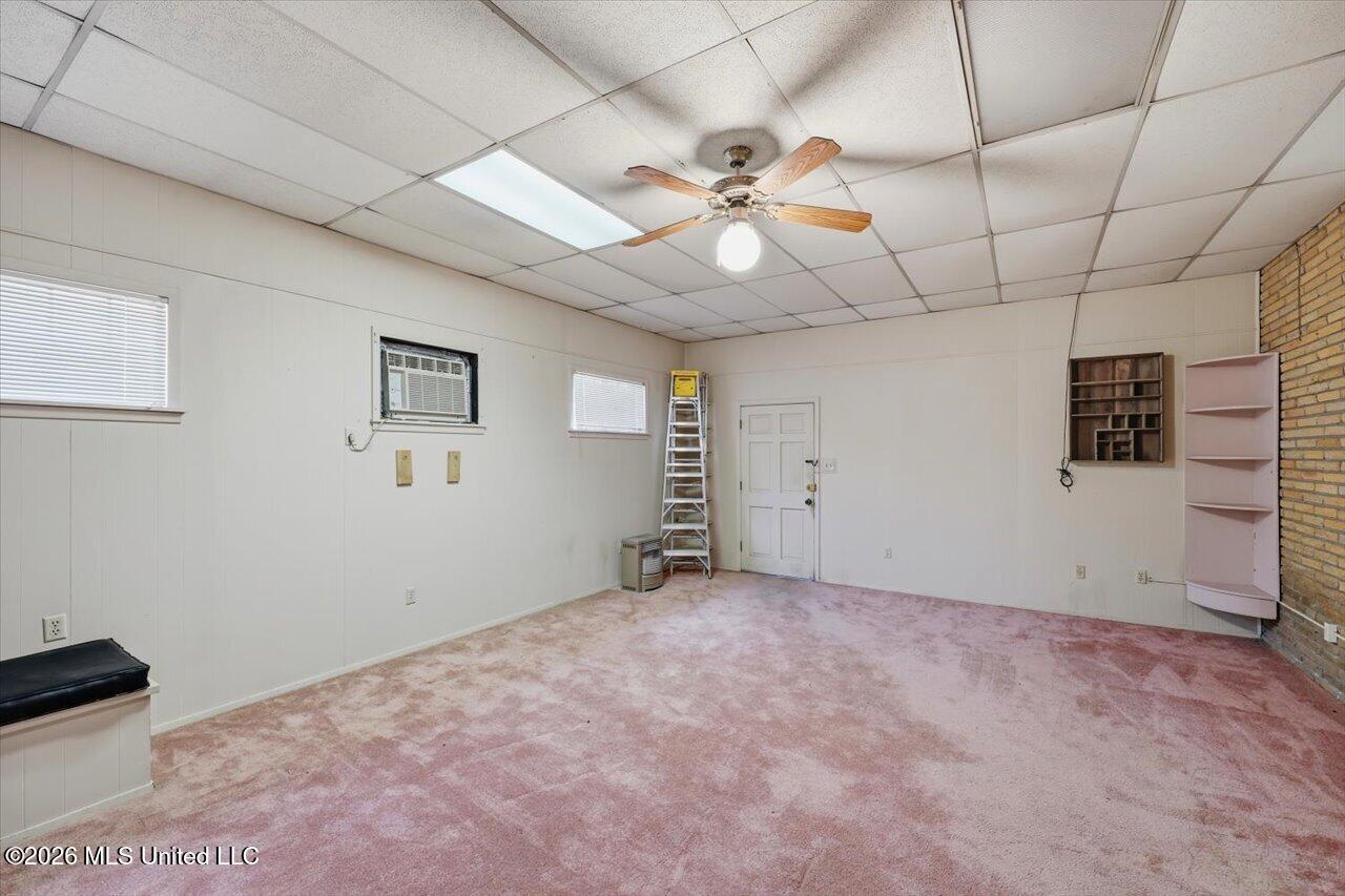 107 W Bell Avenue Property Photo 19