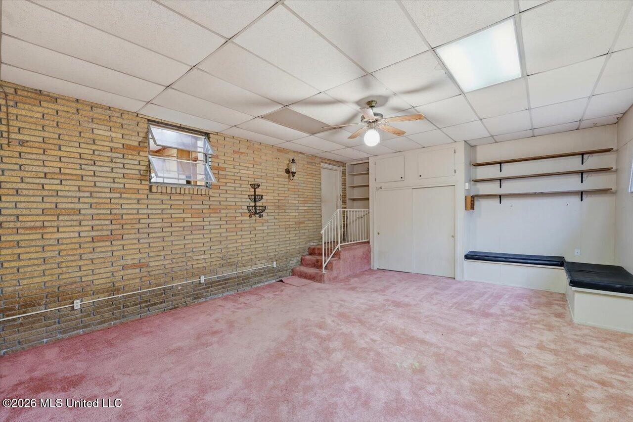 107 W Bell Avenue Property Photo 20