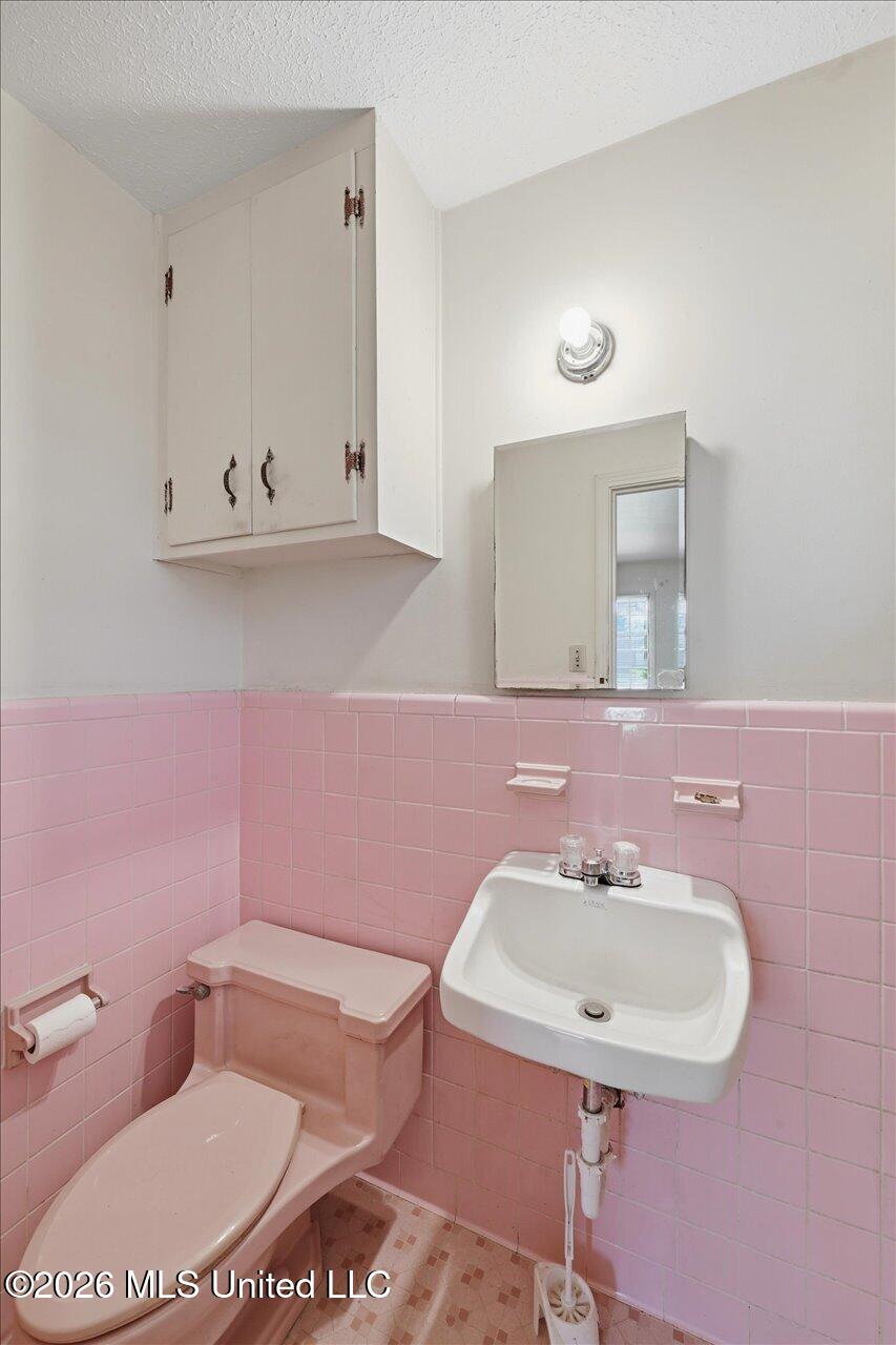 107 W Bell Avenue Property Photo 23