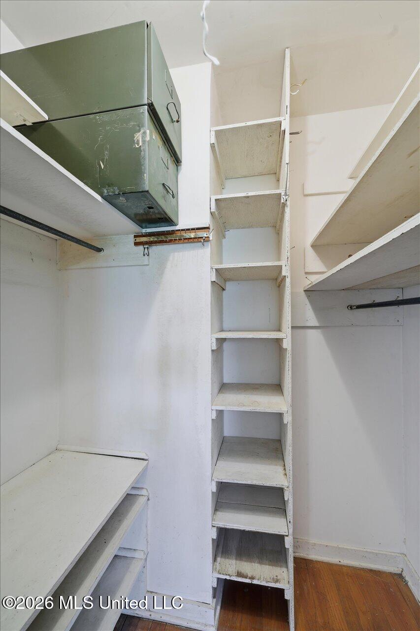 107 W Bell Avenue Property Photo 24