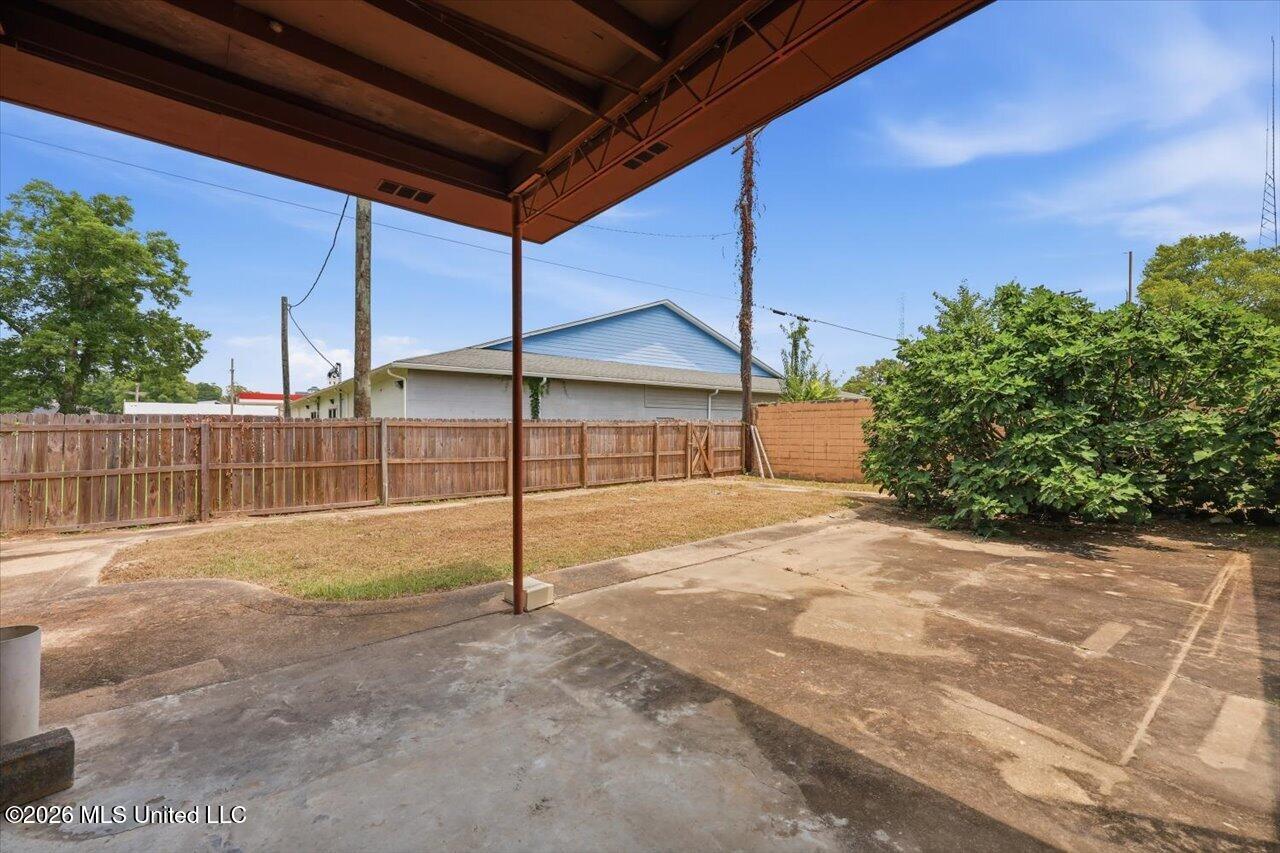 107 W Bell Avenue Property Photo 28