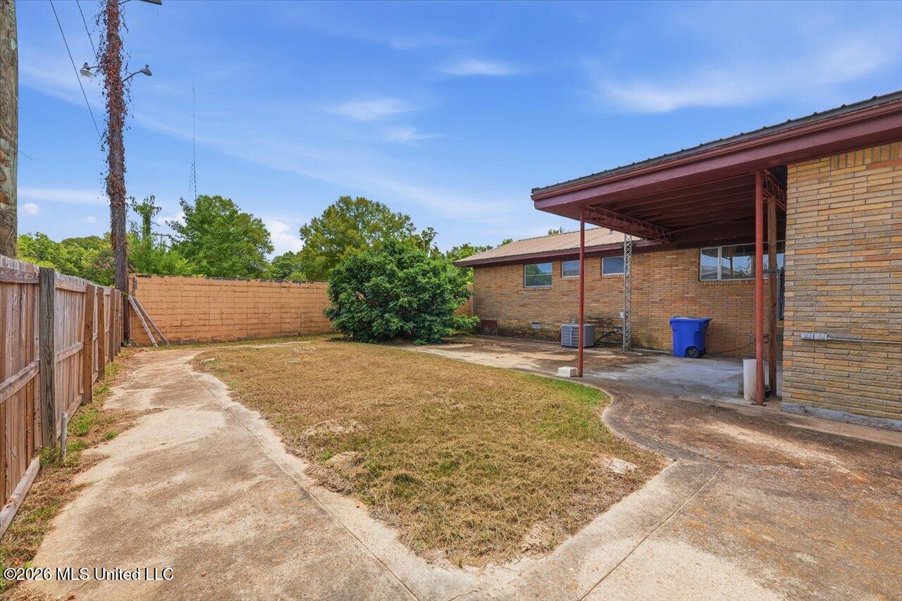 107 W Bell Avenue Property Photo 29