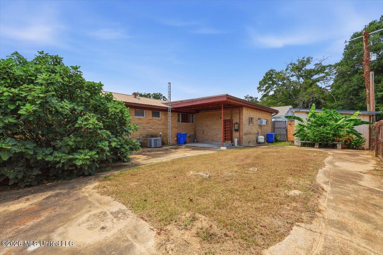 107 W Bell Avenue Property Photo 30