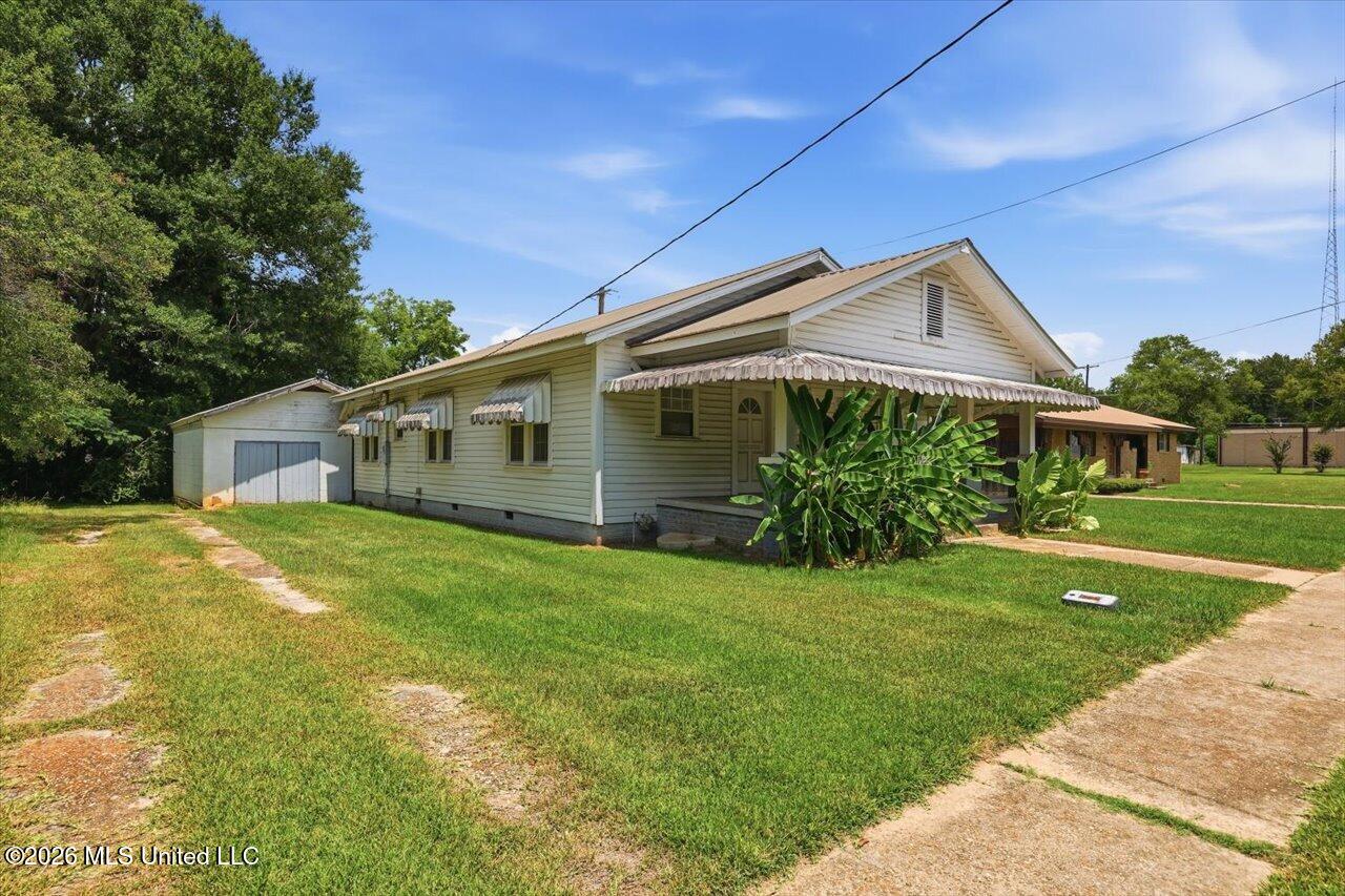 109 W Bell Avenue Property Photo 2