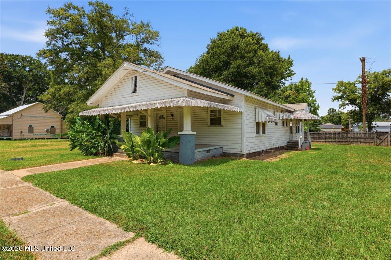 109 W Bell Avenue Property Photo 3