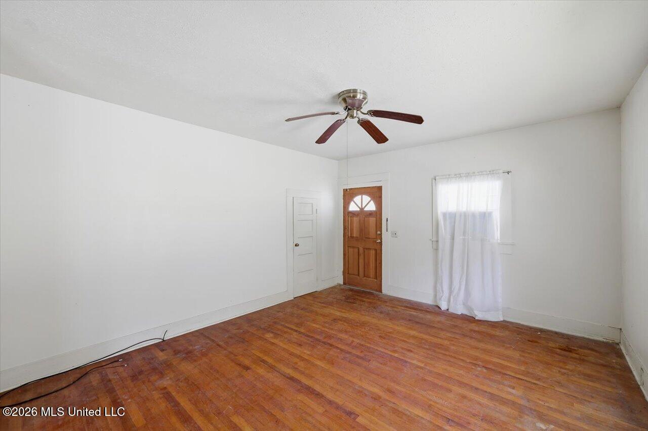 109 W Bell Avenue Property Photo 6