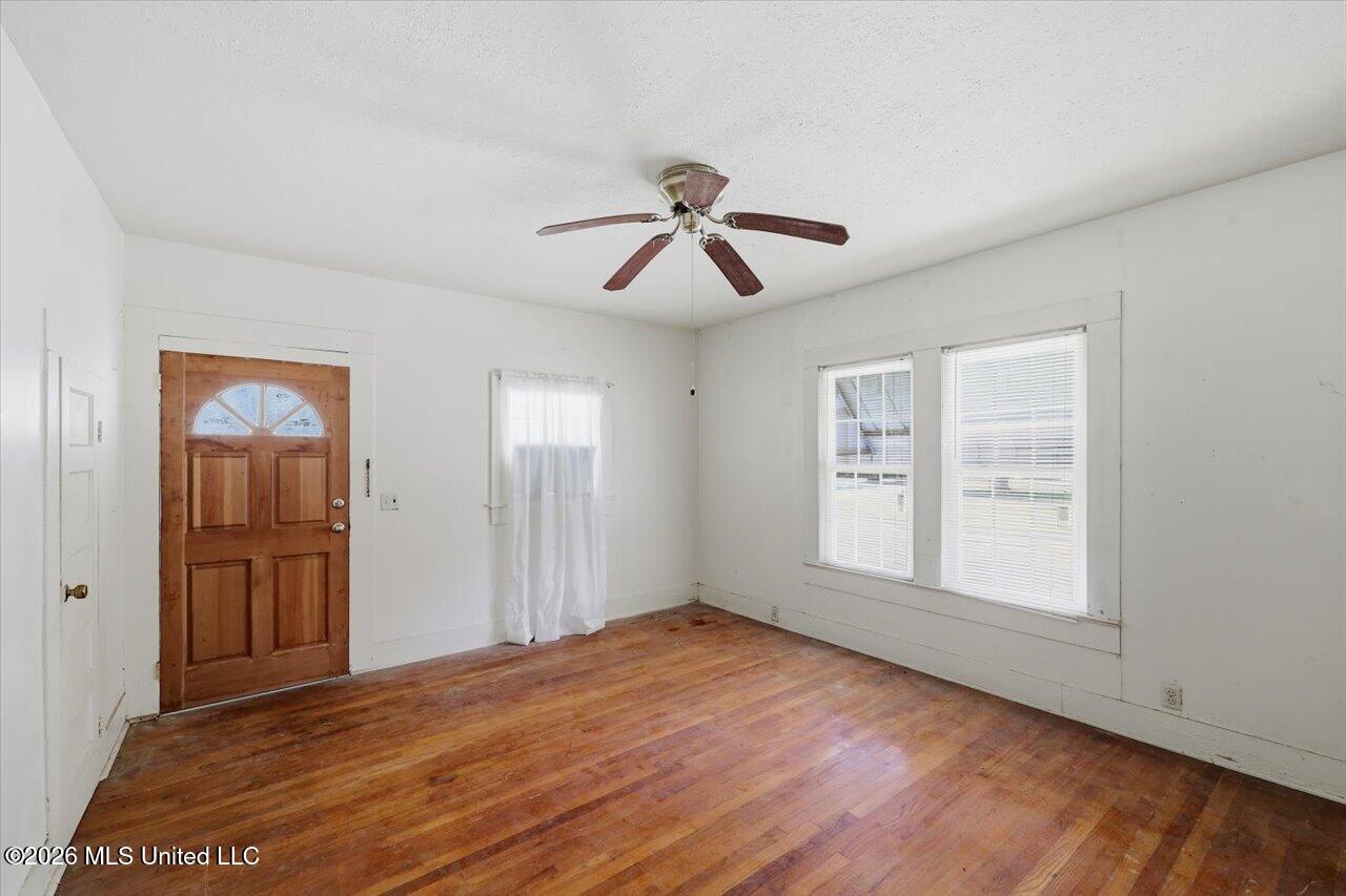 109 W Bell Avenue Property Photo 7