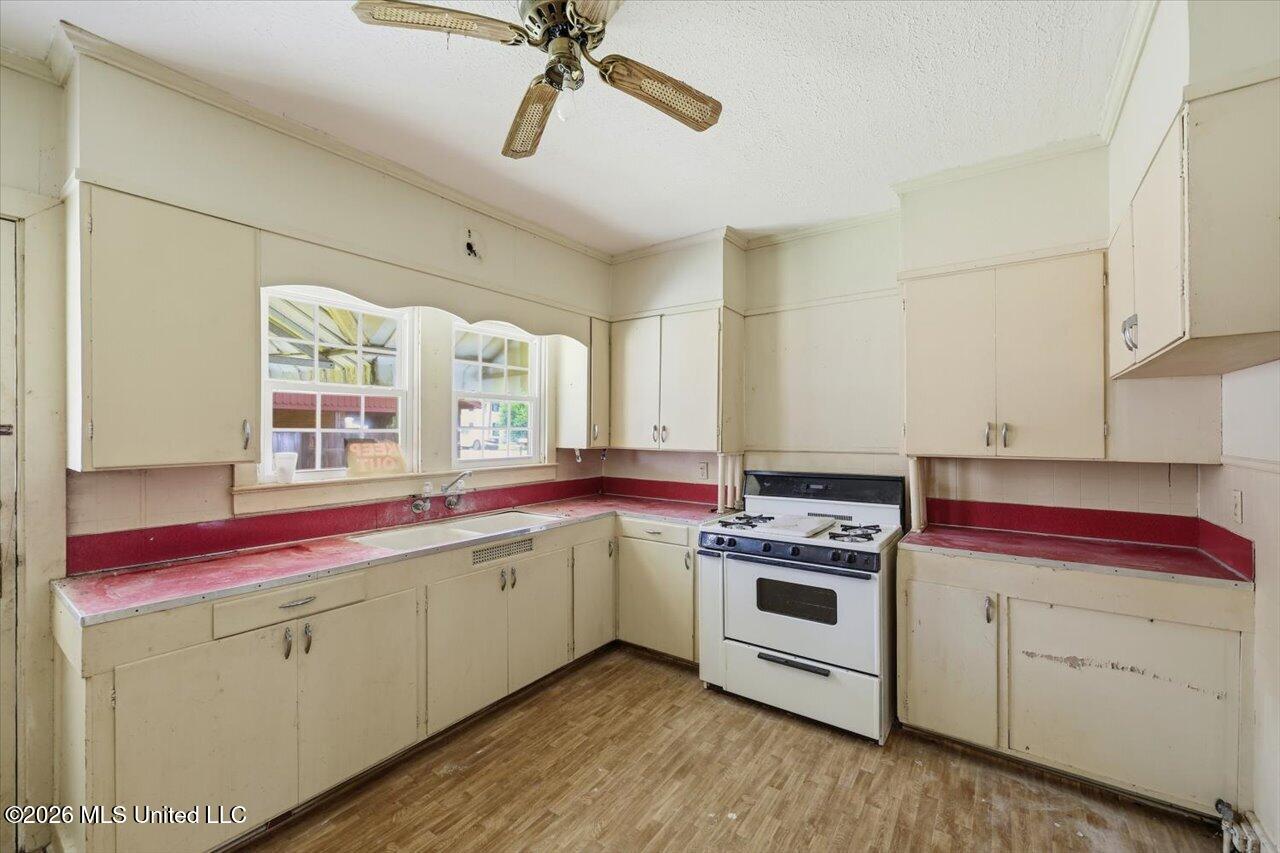109 W Bell Avenue Property Photo 8