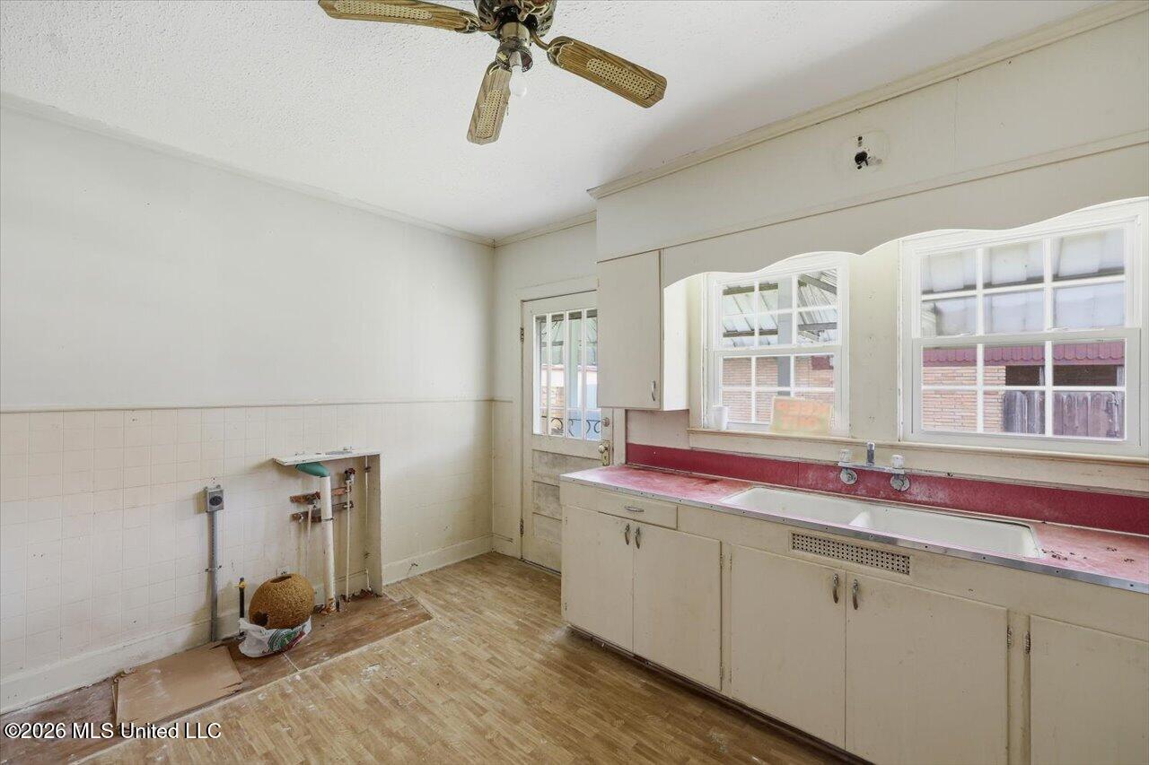 109 W Bell Avenue Property Photo 9